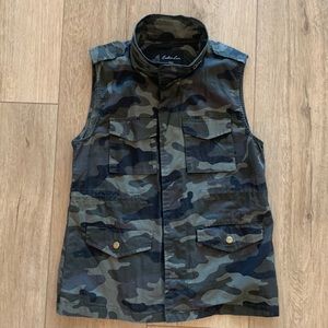 Lightweight camo vest/jacket in small